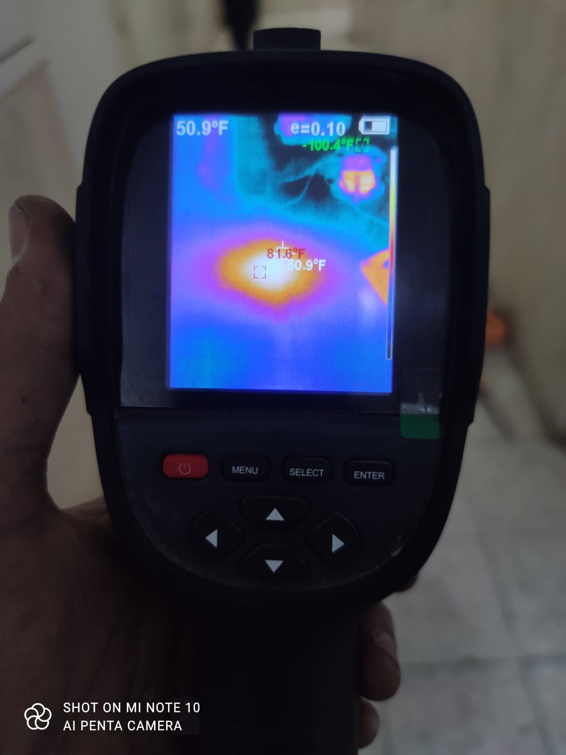 איתור נזילה במצלמה תרמית