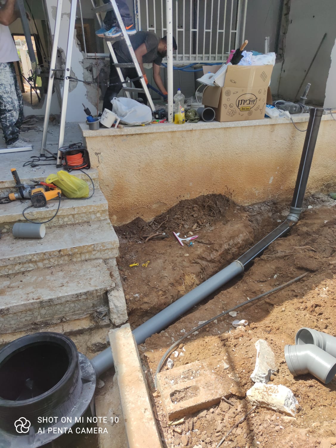 התקנת צנרת מים