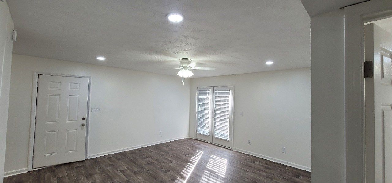 Phenix City Apartments living room