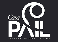 Logo Casa Pail, testo bianco su sfondo scuro, design della porta italiano.