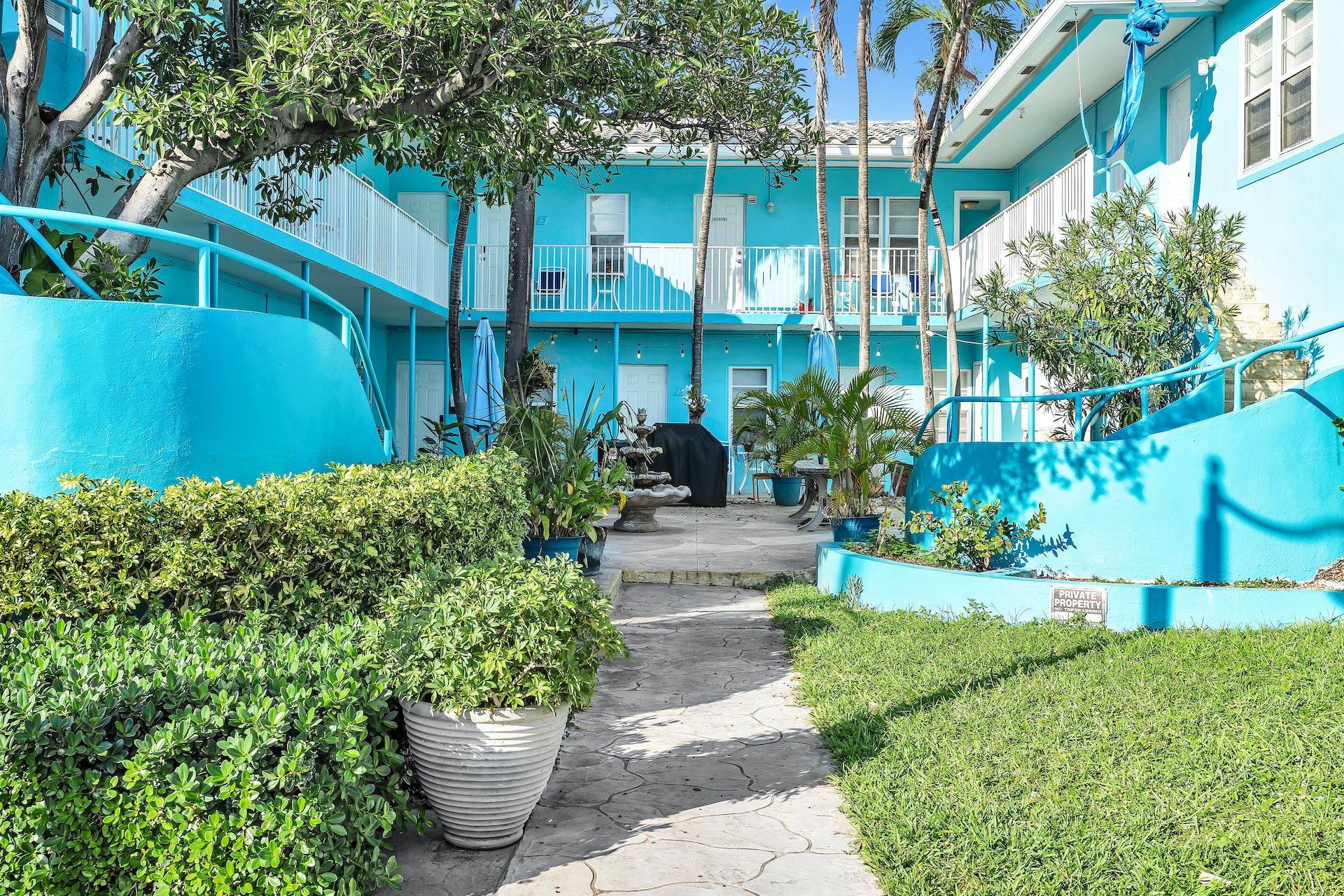 Charter House Hotel in Hollywood Beach, FL