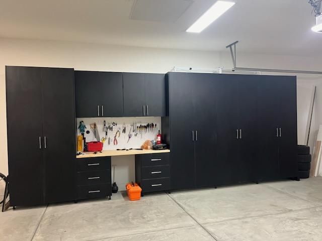 Black Cabinet – Palm Desert, CA – Closets La Quinta & Cabinetry