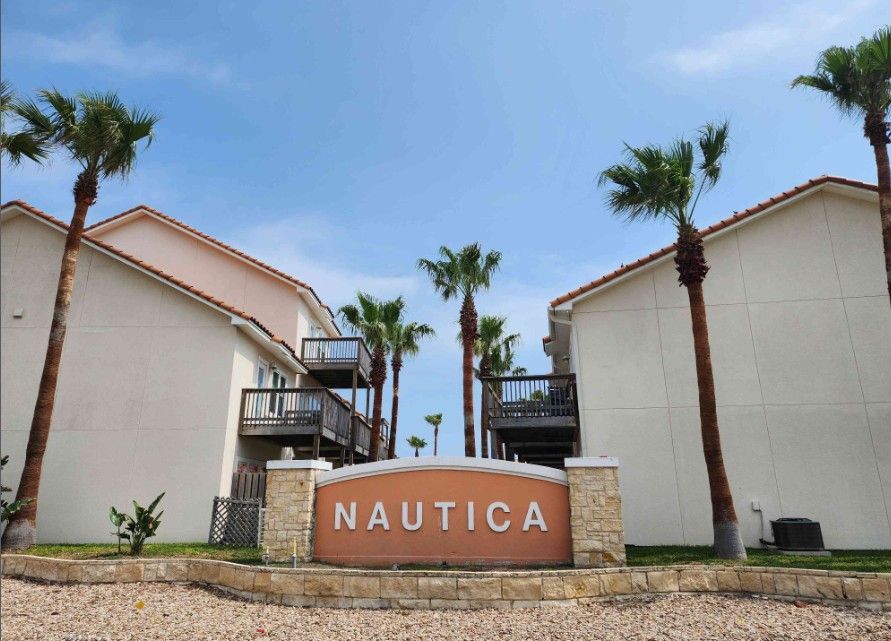 A sign in front of a building that says nautica