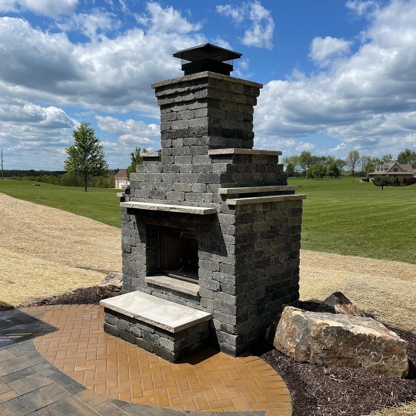 Custom Outdoor Fireplaces
