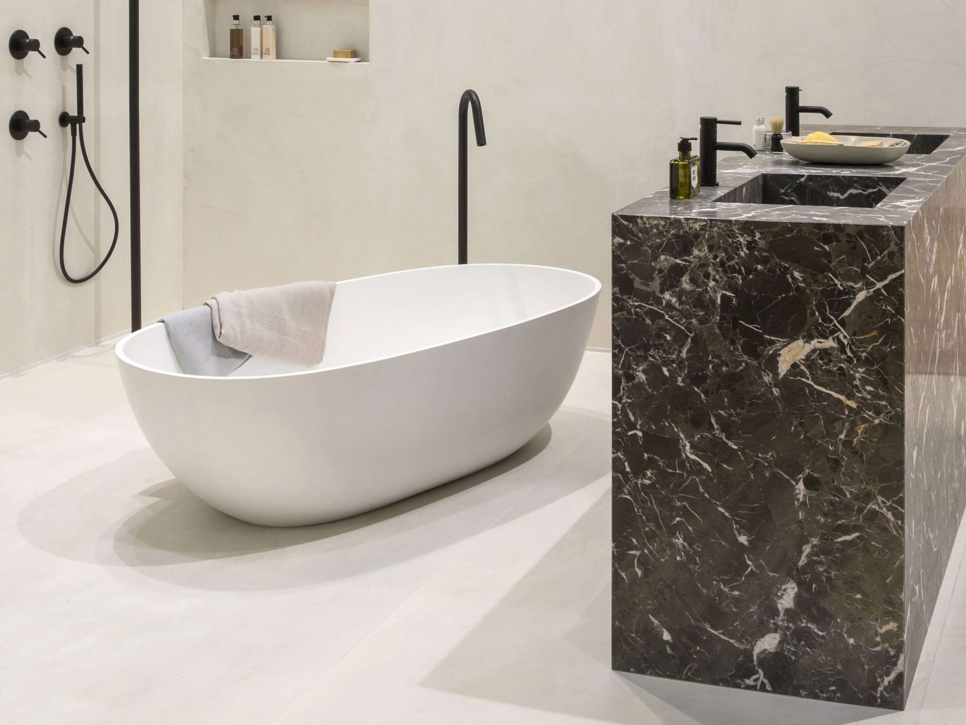 Ambiance baignoire Amboine avec robinetterie