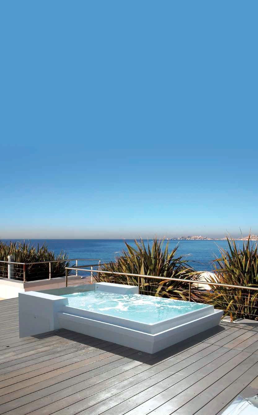 Quelle est la différence entre une baignoire balnéo et un Spa d'extérieur  type