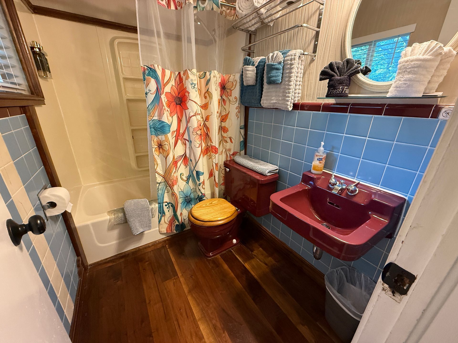 Bathroom of #2 Cookie's Kitchen Cottage