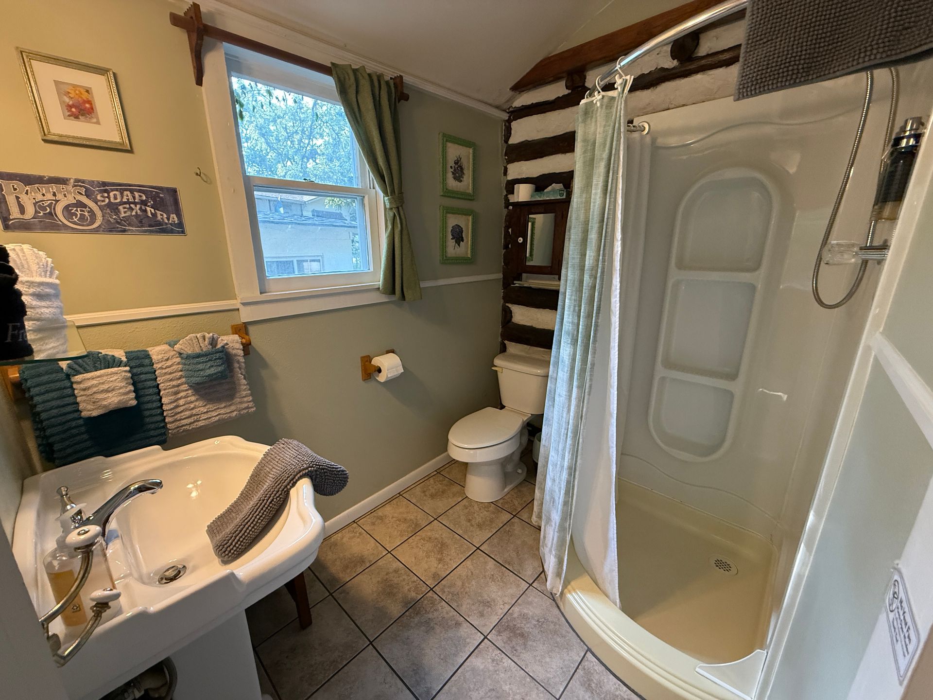 Bathroom of #4 The Log Cabin Cottage