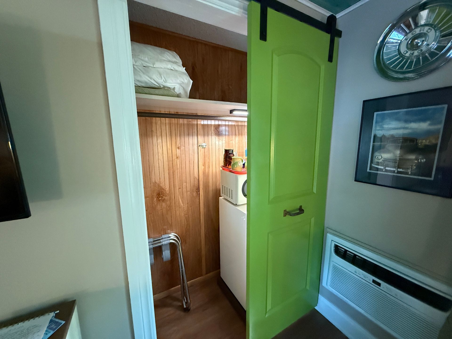 #5 Holiday Road Cottage Fridge, Microwave, Coffee