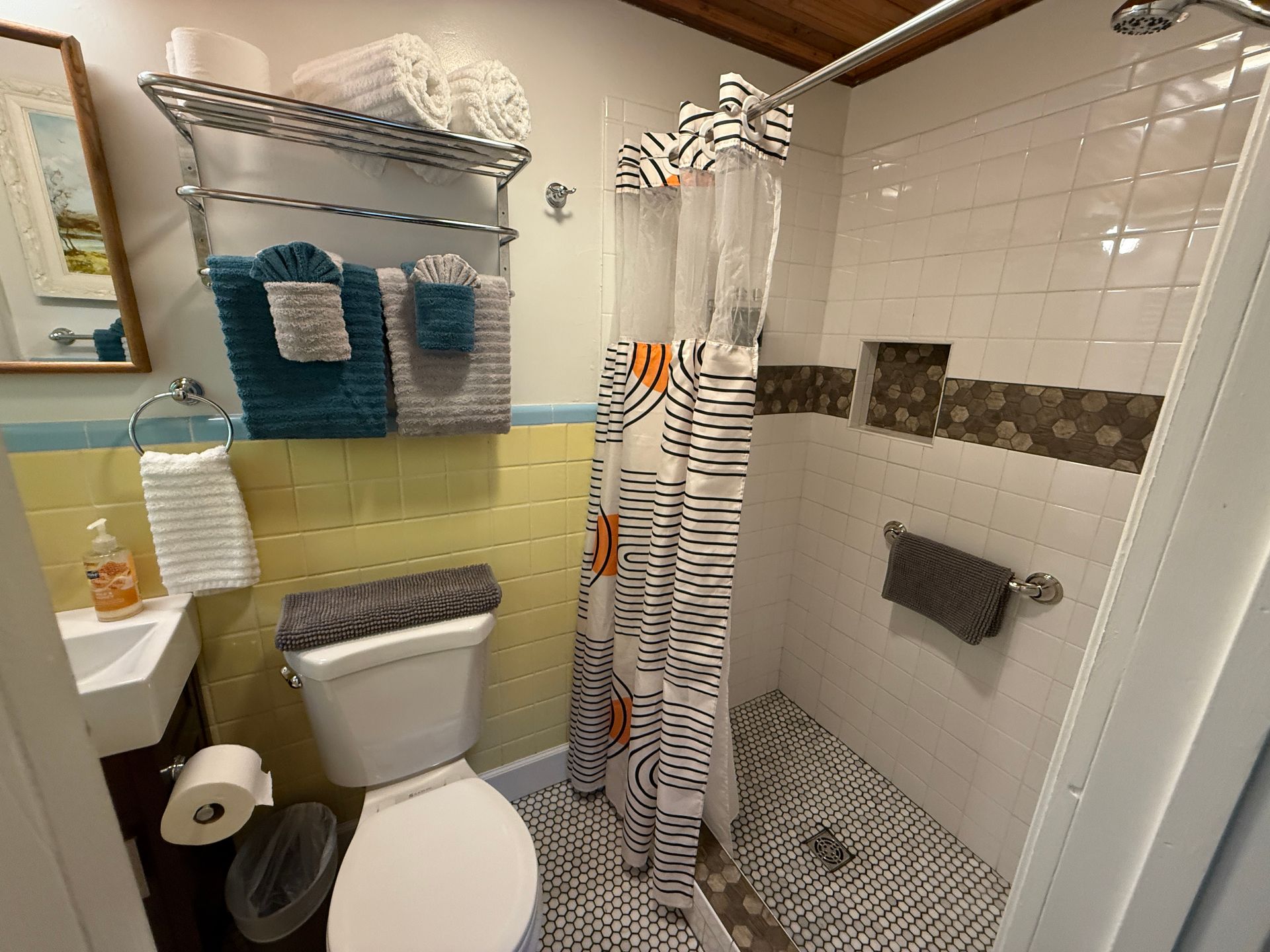 Bathroom of #7 Trail's End Cottage