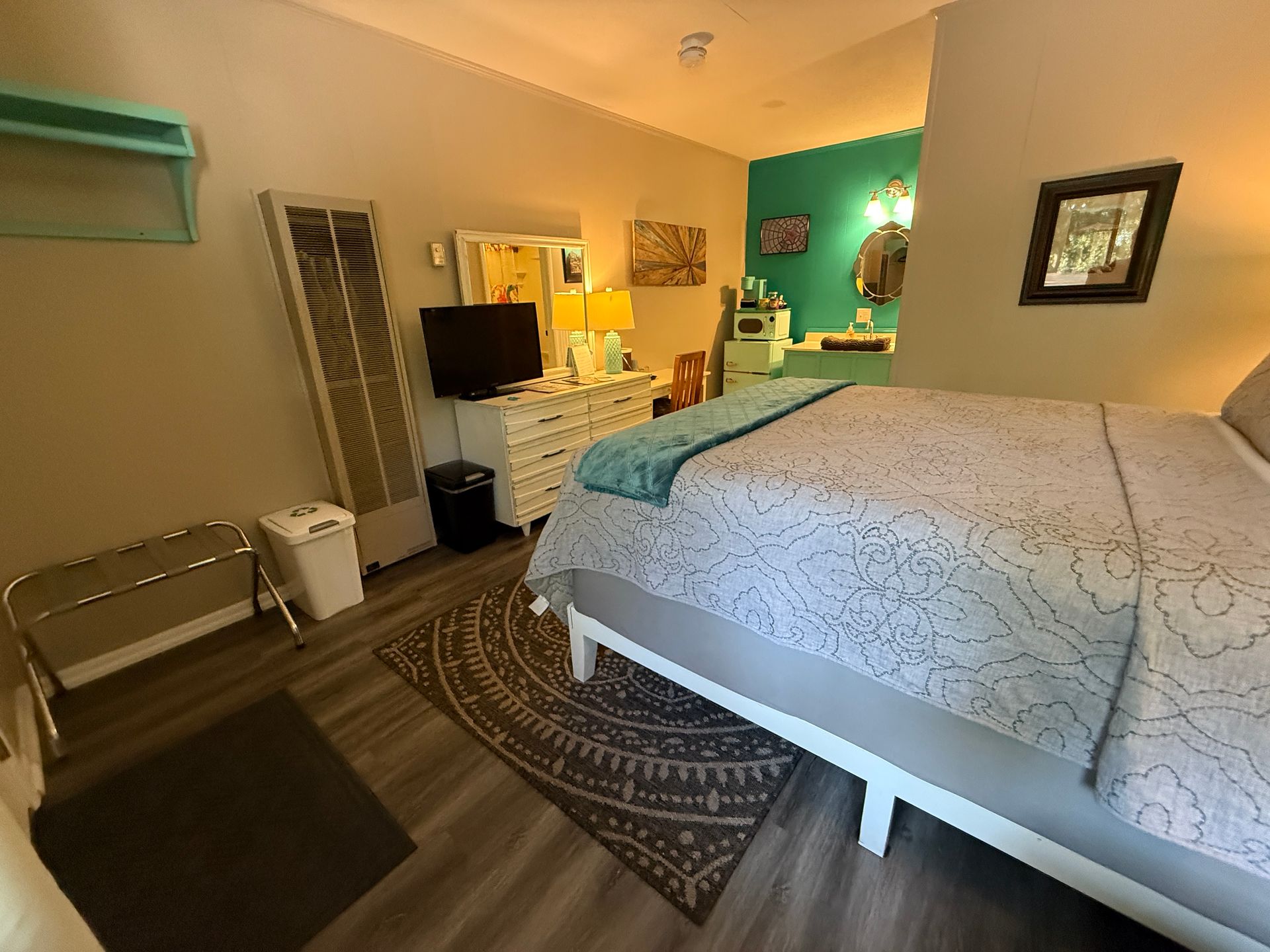 Interior of #11 Single Guest Room – The Lake House Guest Room