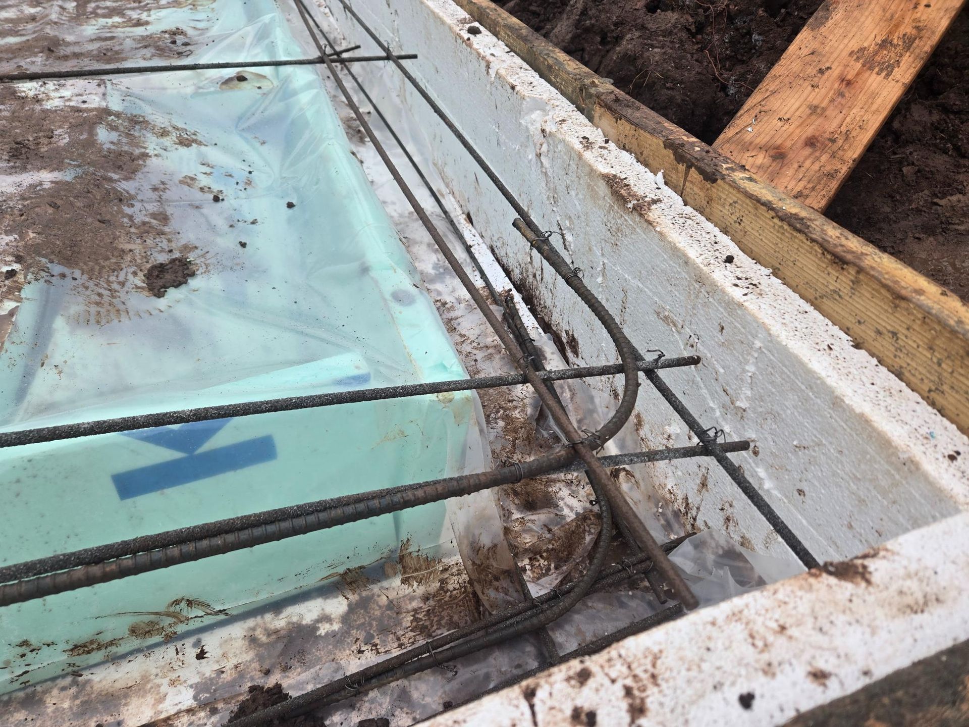 A close up of a concrete block with a bunch of wire on it