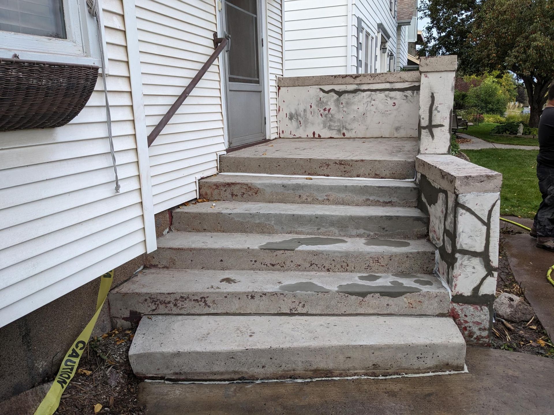 A set of concrete steps leading up to a white house