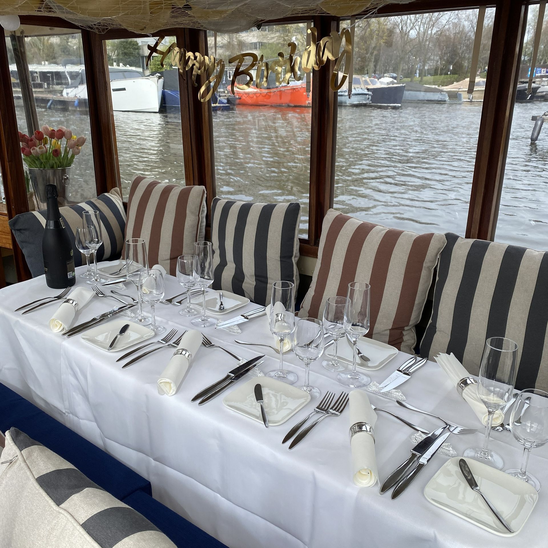 luxury dinner cruise Amsterdam