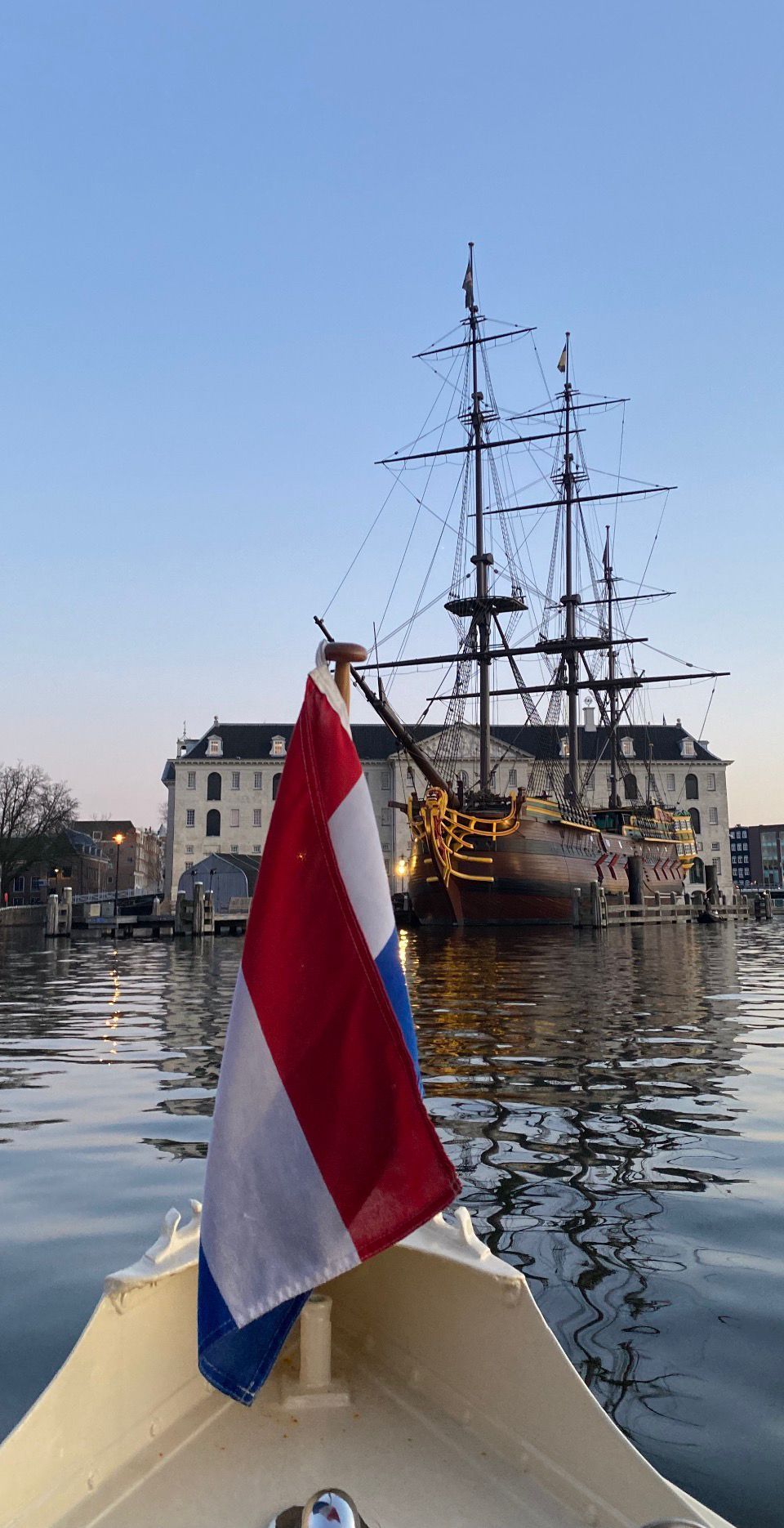 Discover the charm of a private boat
Step aboard a small and elegant private boat in Amsterdam that offers an unforgettable way to explore the city’s historic canals. Whether you’re cruising with family, close friends, business partners or celebrating a special occasion, our beautifully restored boats are the ideal setting for an intimate and luxurious experience on the water.