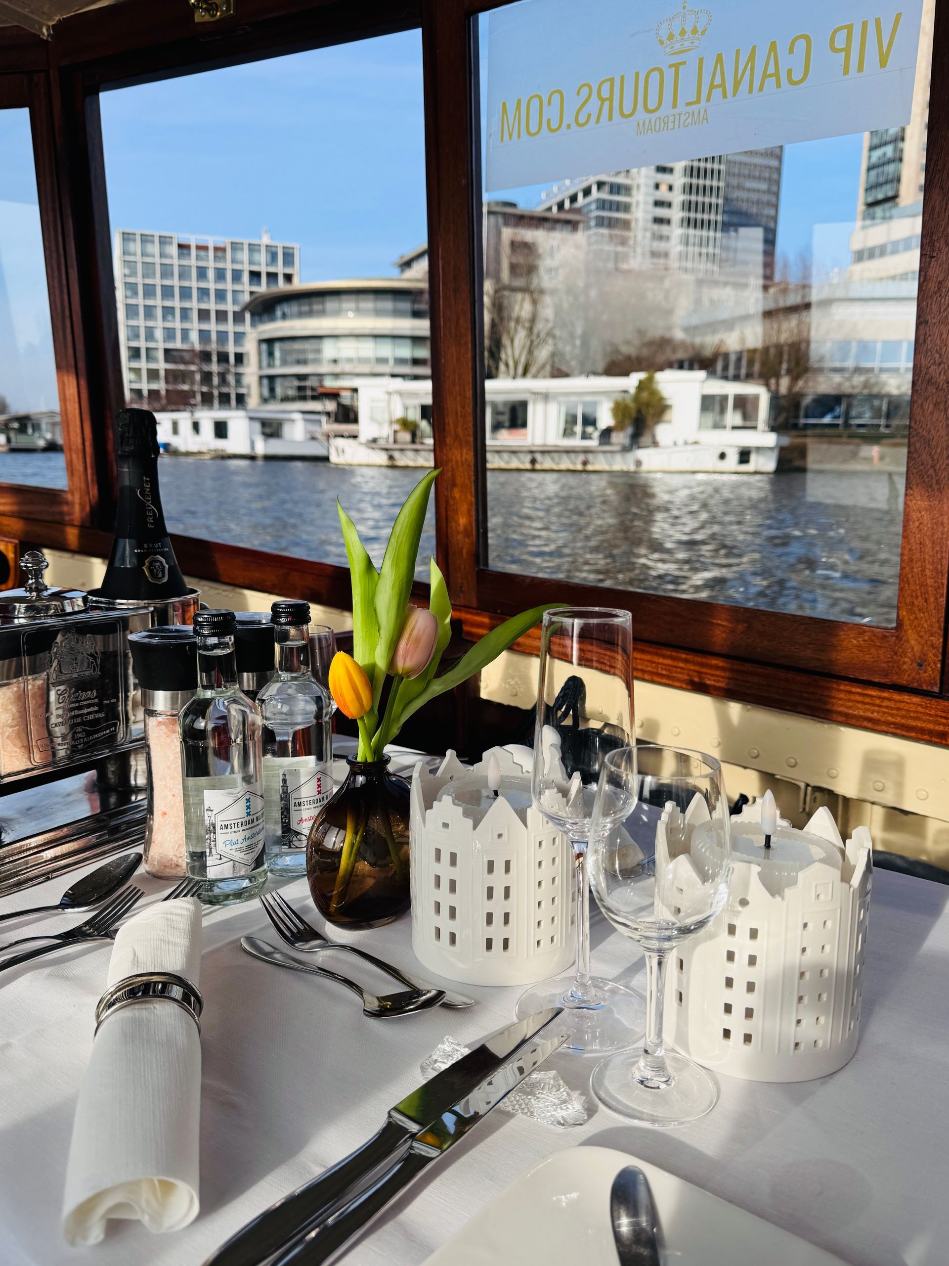 Floating dinner Amsterdam