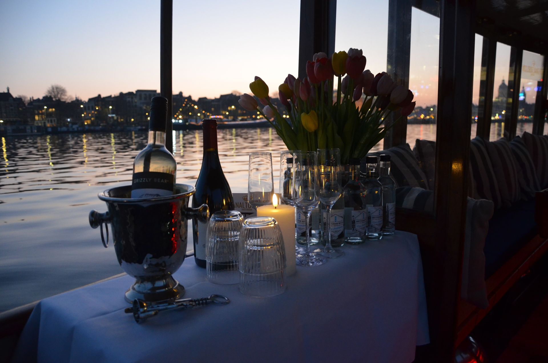 canal dinner boat Amsterdam