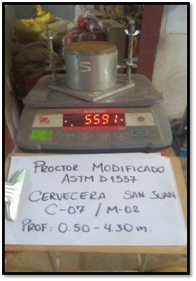 Una escala que tiene el número 5