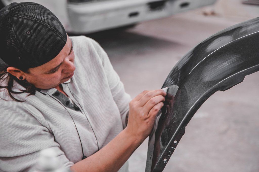 Dakota Kustomz doing detailed polishing