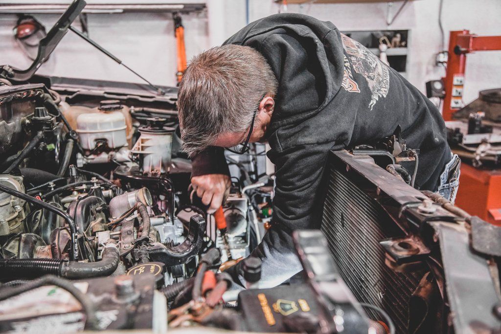 Dakota Kustomz performing maintenance