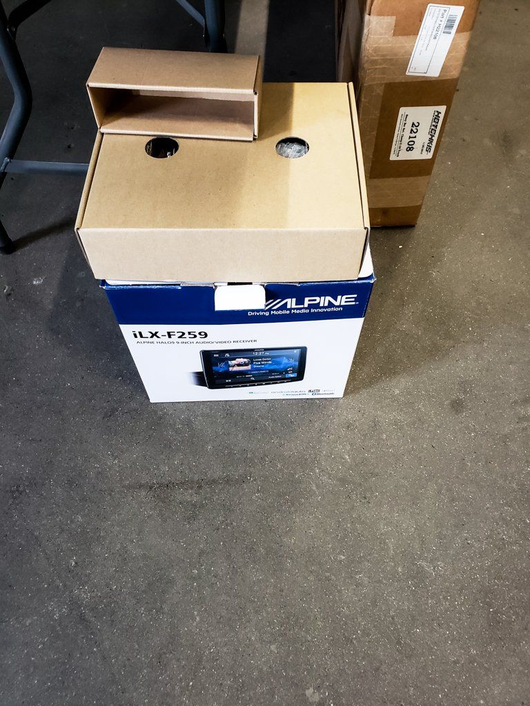 alpine iLX-F259 GPS box on garage floor