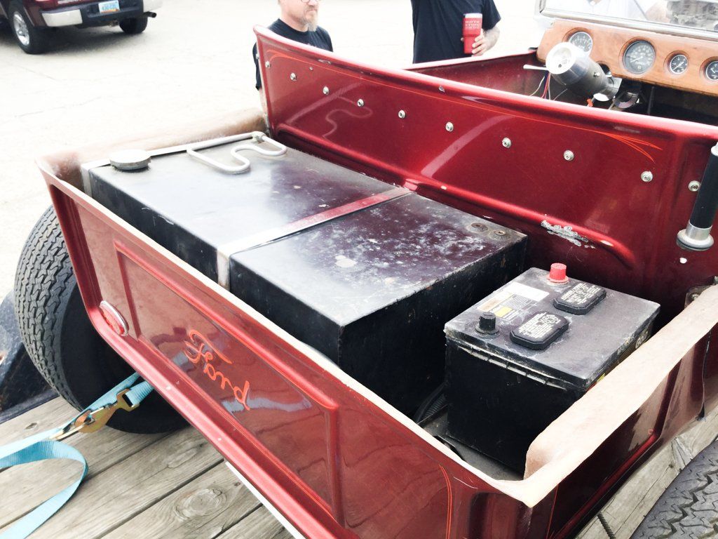 rear view of trunk with battery trunk