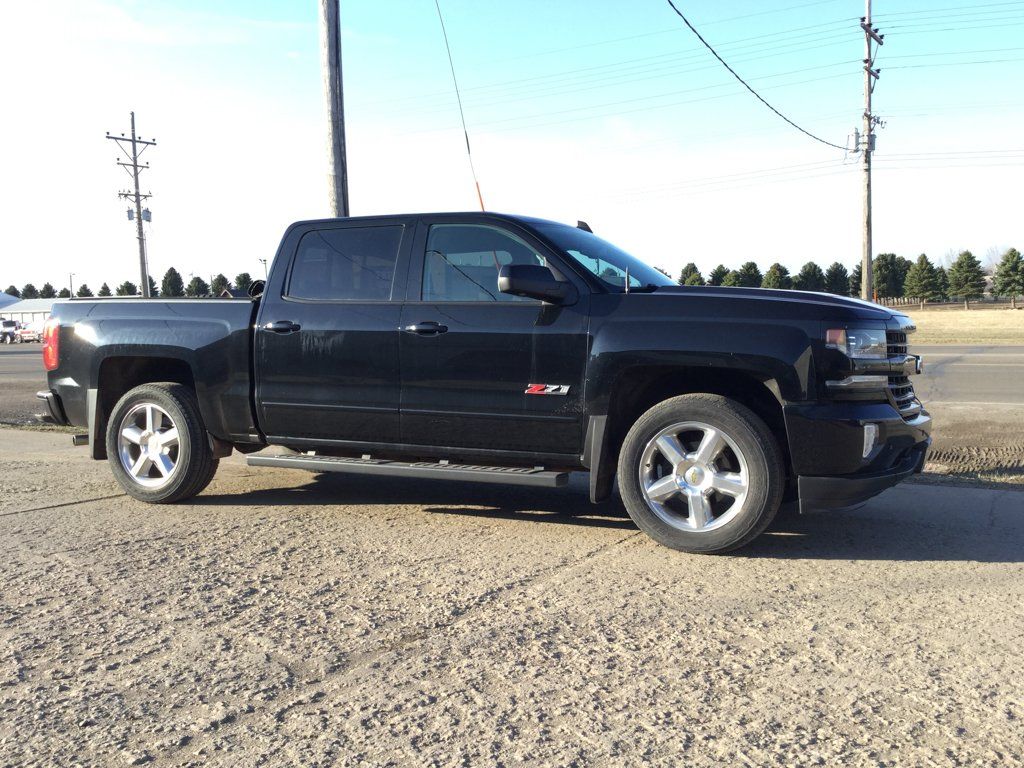 Custom black chevy Colorado z71