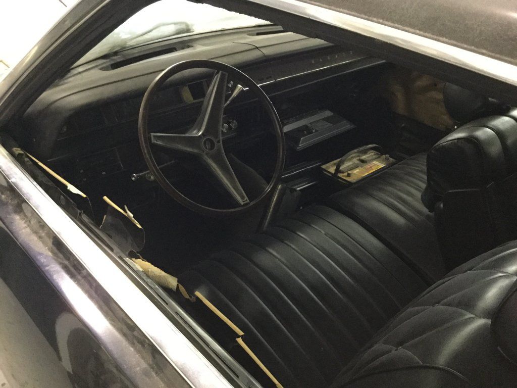 view of front drivers seats