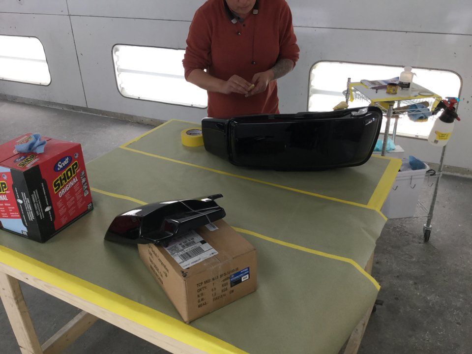 painter adding customization to part on workbench