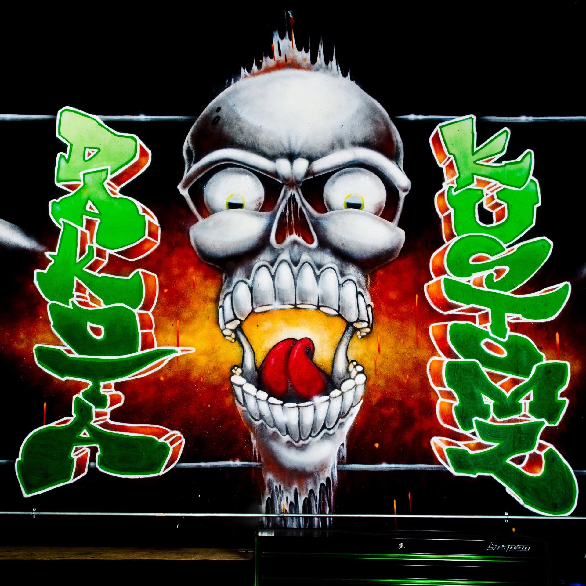 Dakota Kustomz graffiti skull wall art