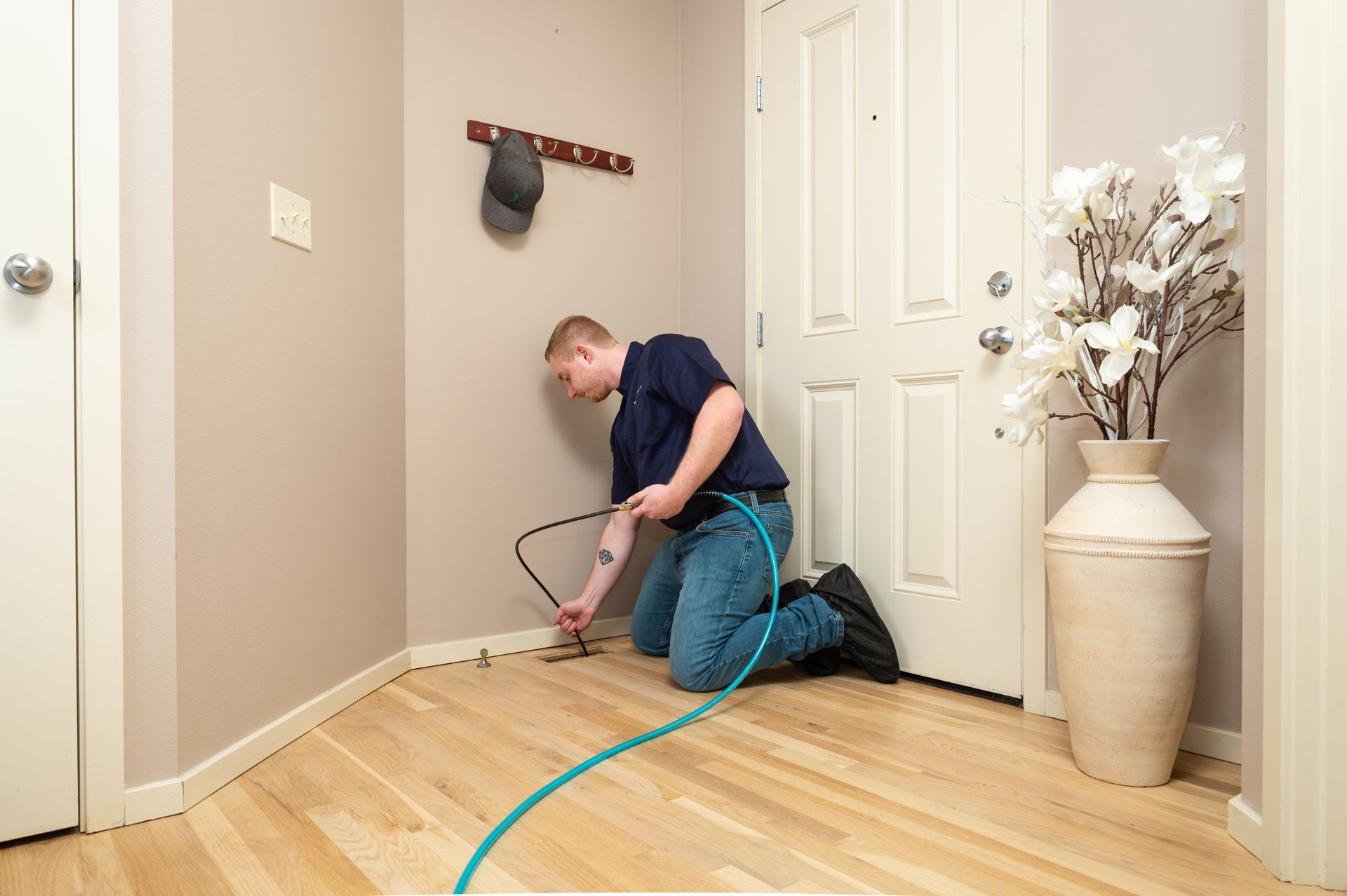 Air Duct Cleaning Tech