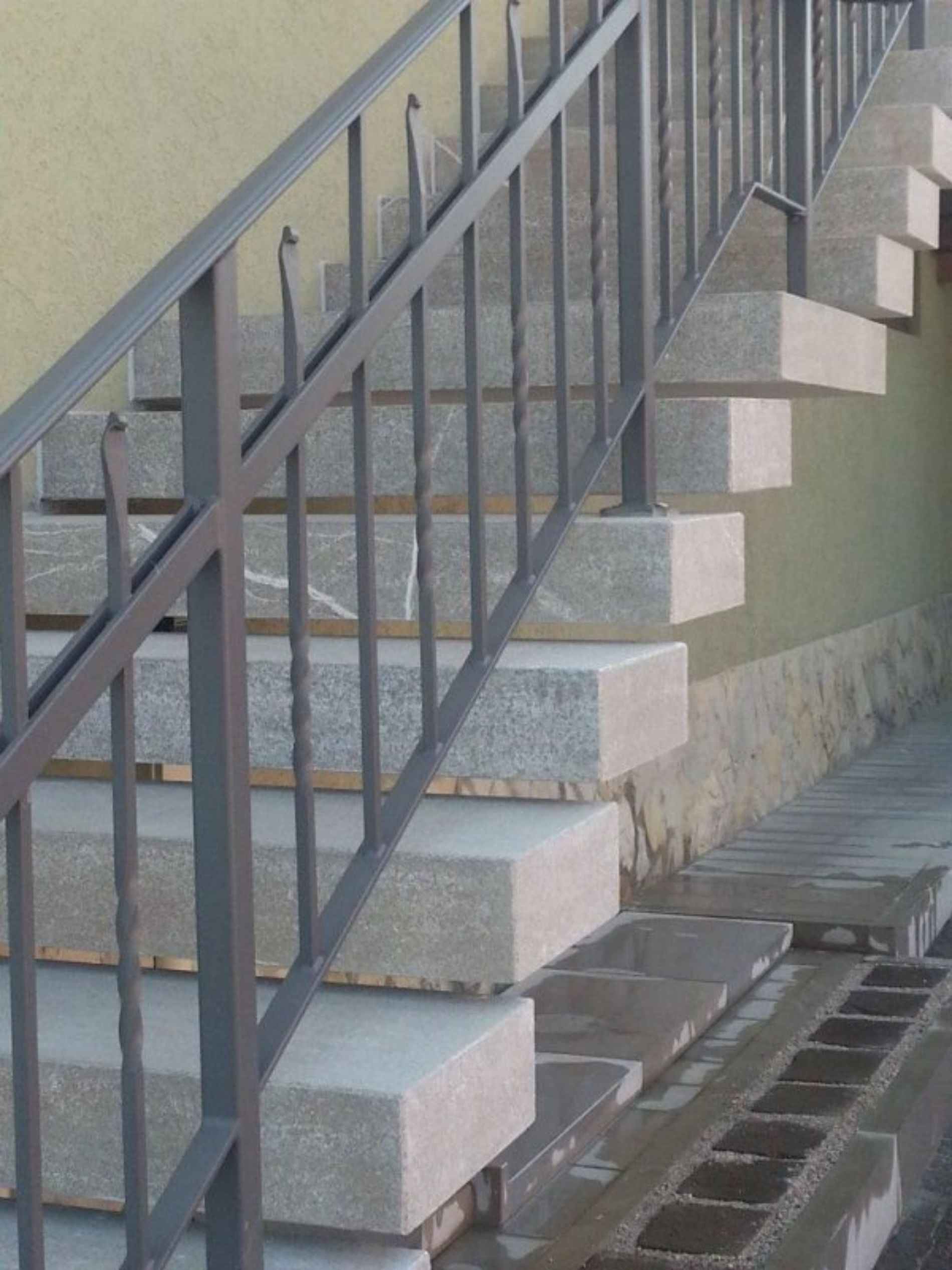 scale in pietra piasentina per esterni