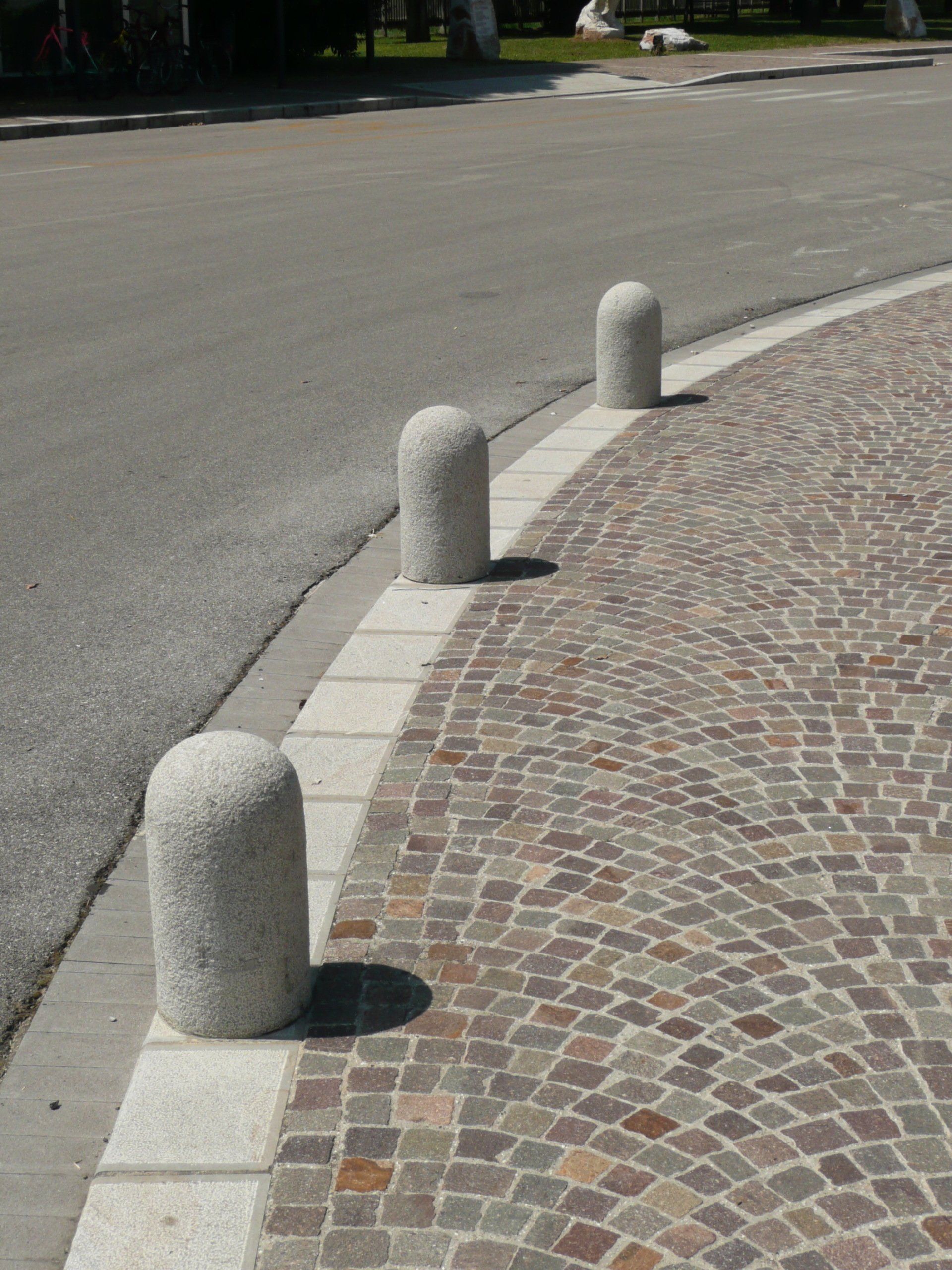 arredo urbano in pietra piasentina