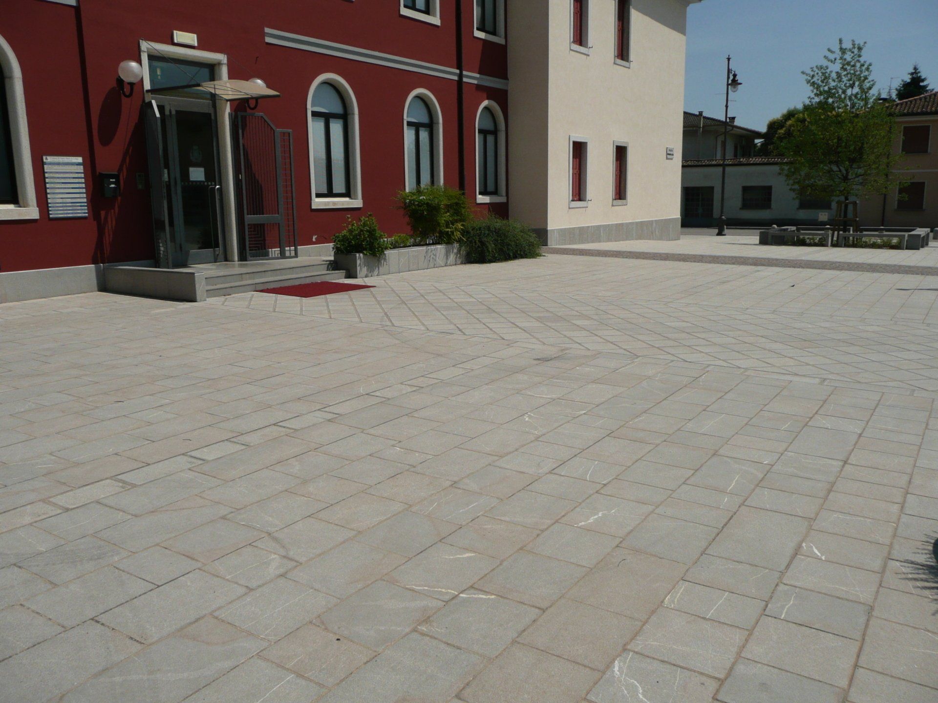 pavimento in pietra piasentina per esterni