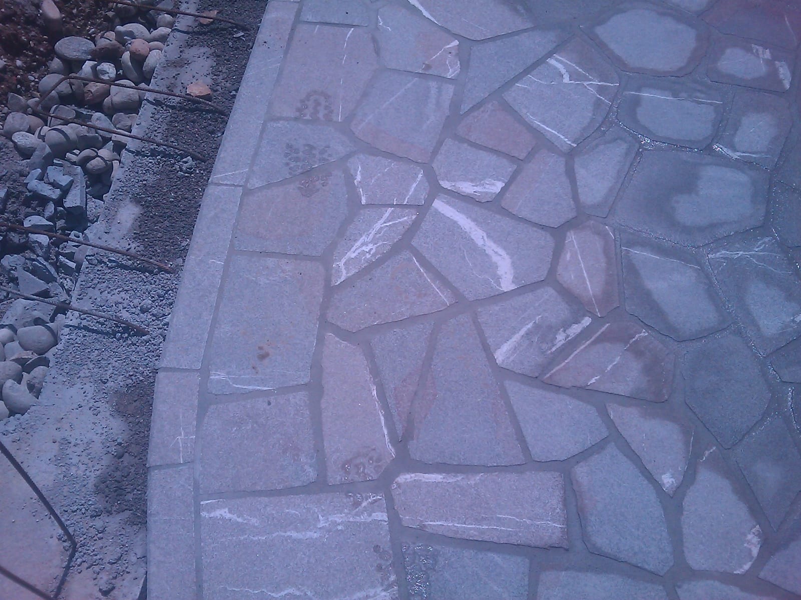 pavimento in pietra piasentina per esterni