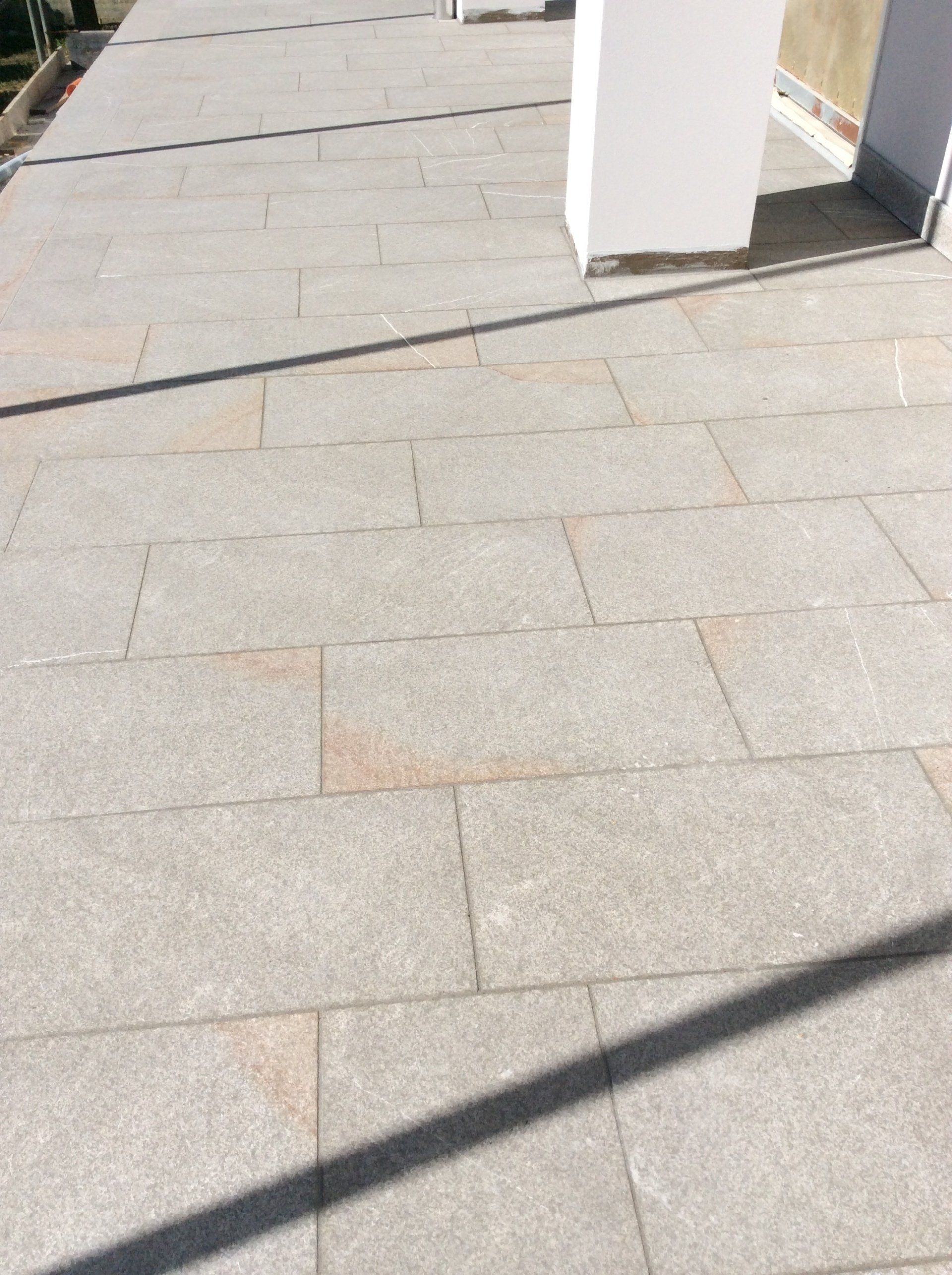 pavimento in pietra piasentina per esterni