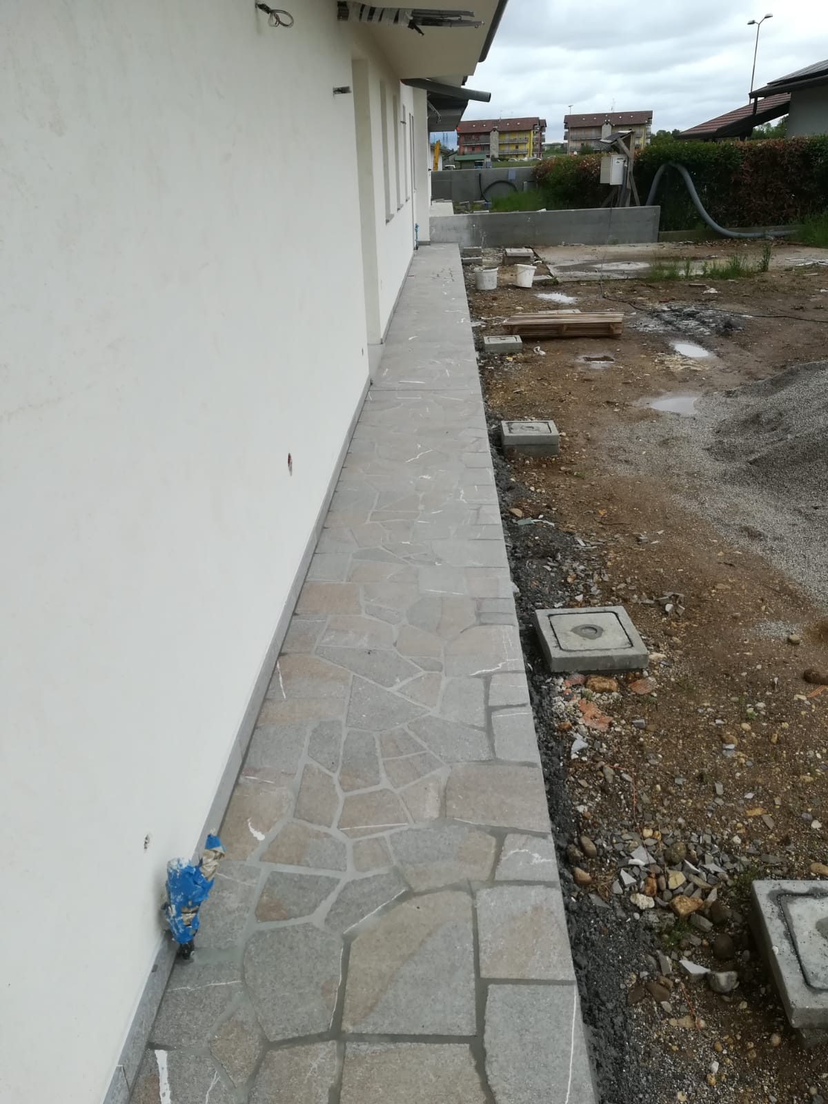 pavimento in pietra piasentina per esterni