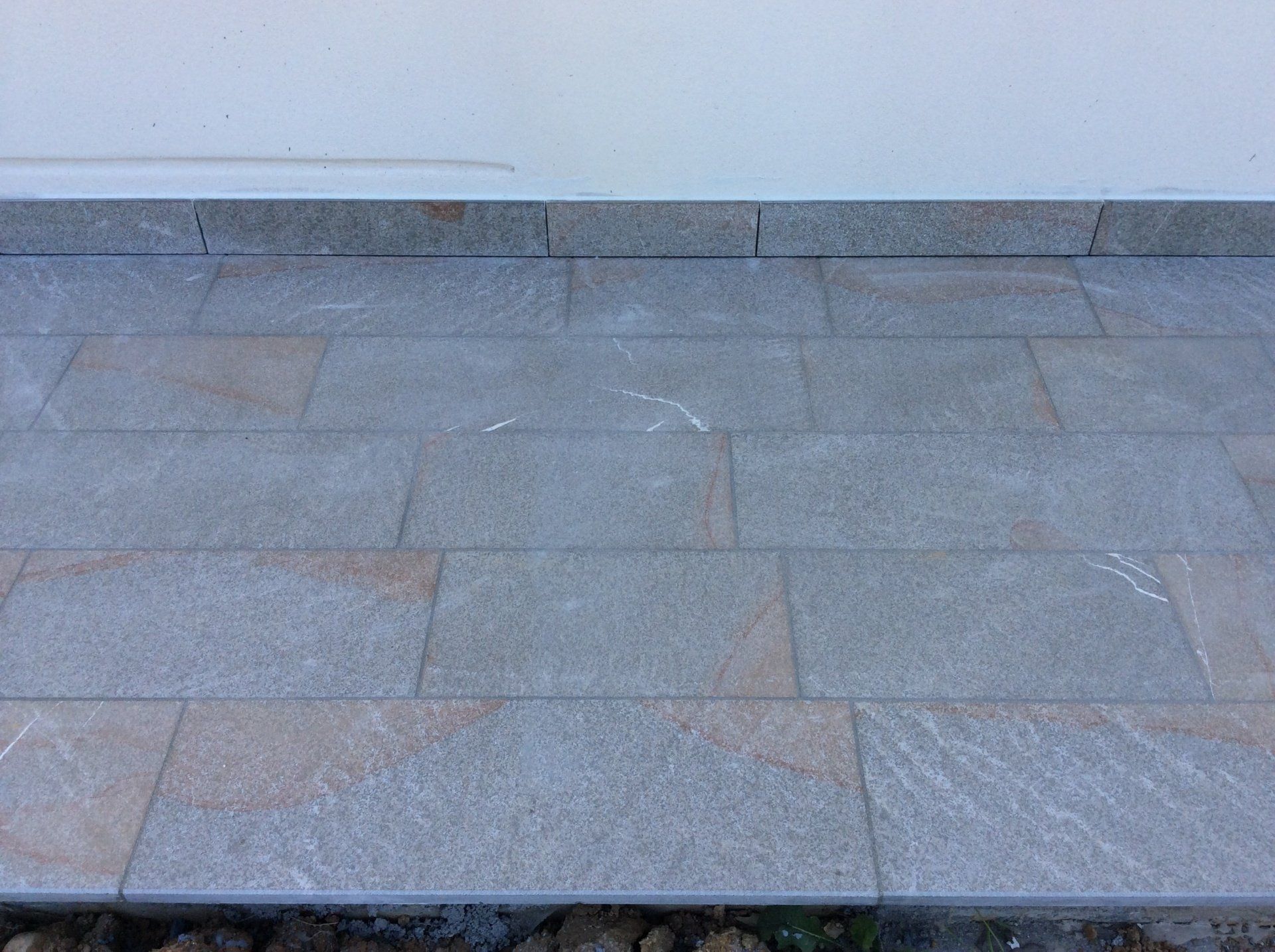 pavimento realizzato  in pietra piasentina