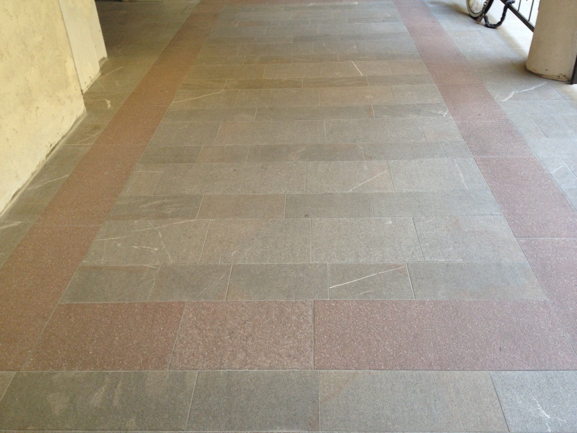 pavimento in pietra piasentina per esterni