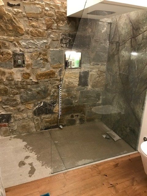 piatti doccia realizzati in pietra piasentina