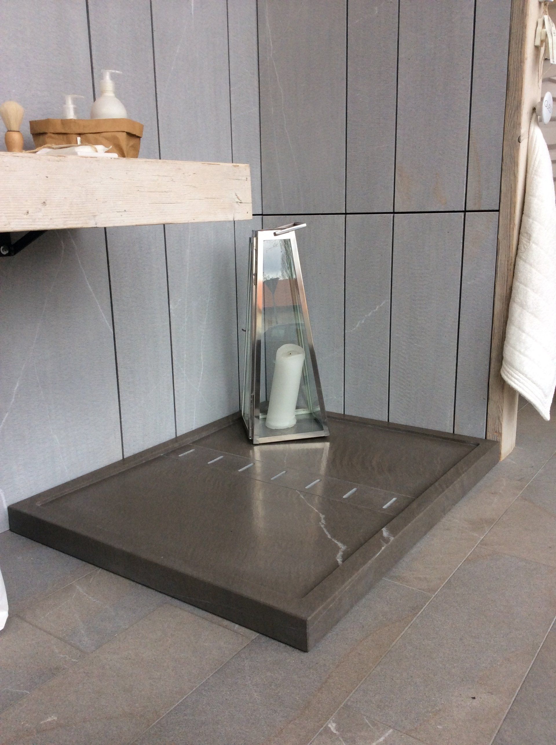 piatti doccia realizzati in pietra piasentina