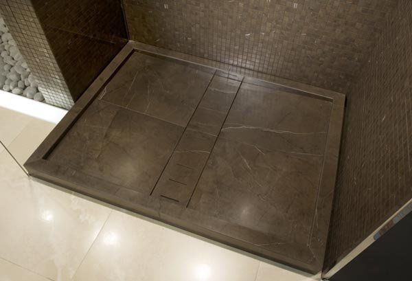 piatti doccia realizzati in pietra piasentina