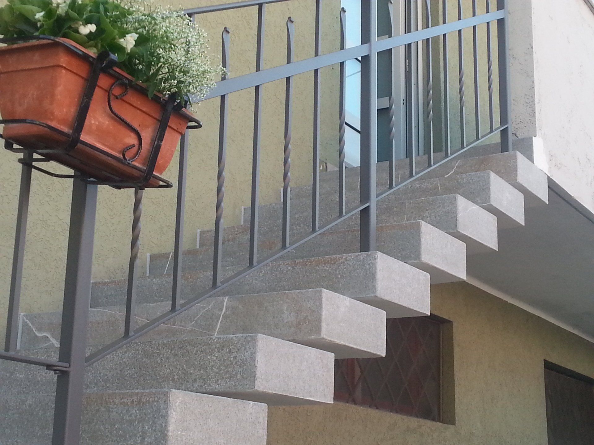 scale in pietra piasentina per esterni