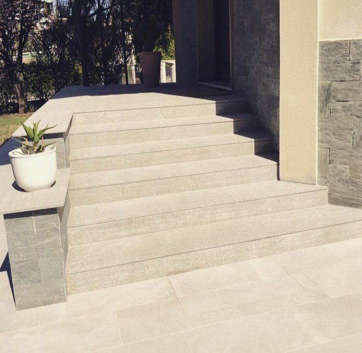 scale in pietra piasentina per esterni