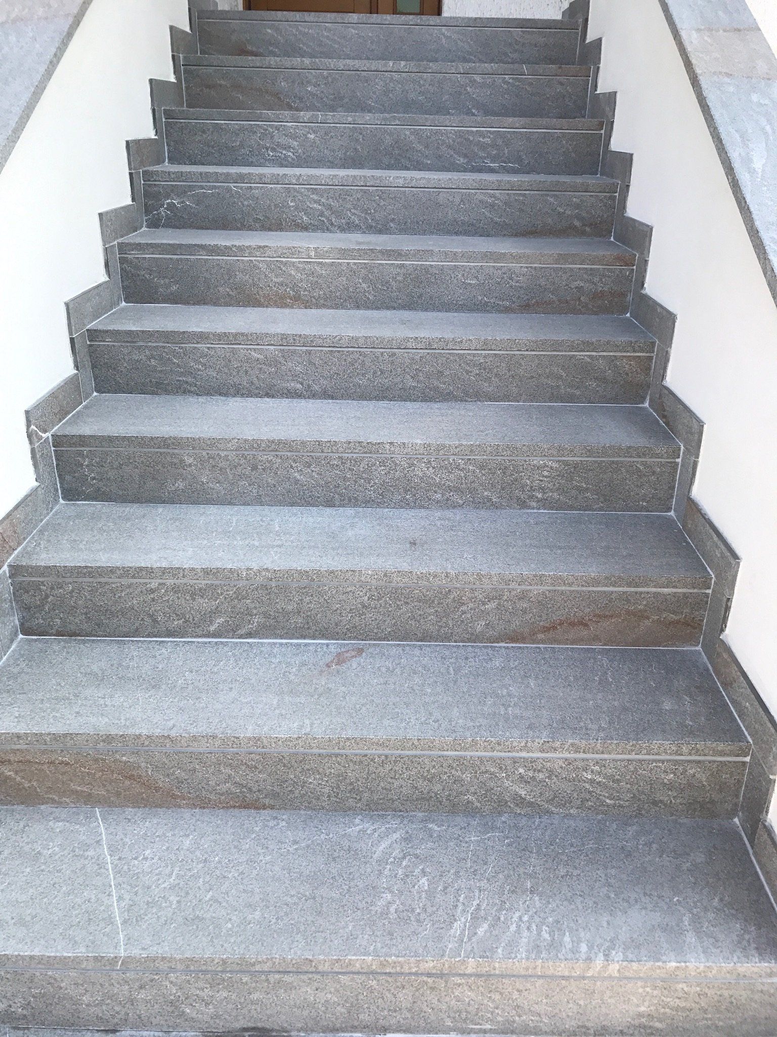 scale in pietra piasentina per esterni