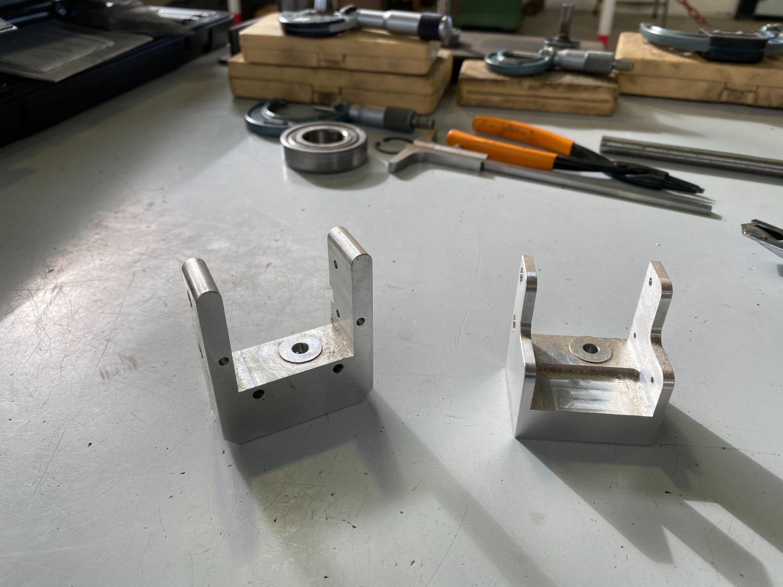 due componenti metalliche