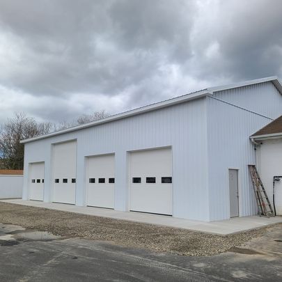 Knappy's garage view doors closed