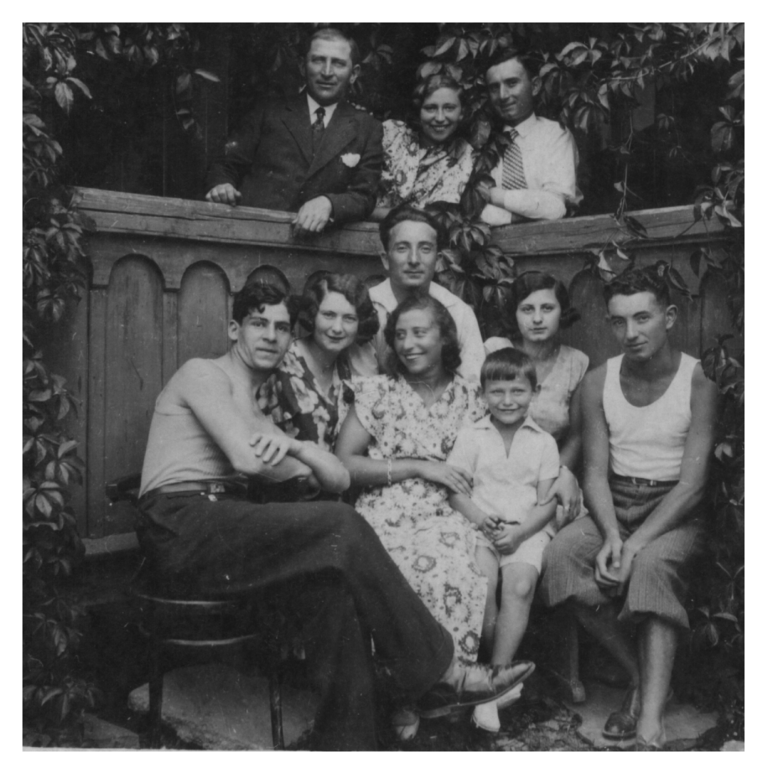 767_Dad,_bro,_fam_in_Zaleszczyki