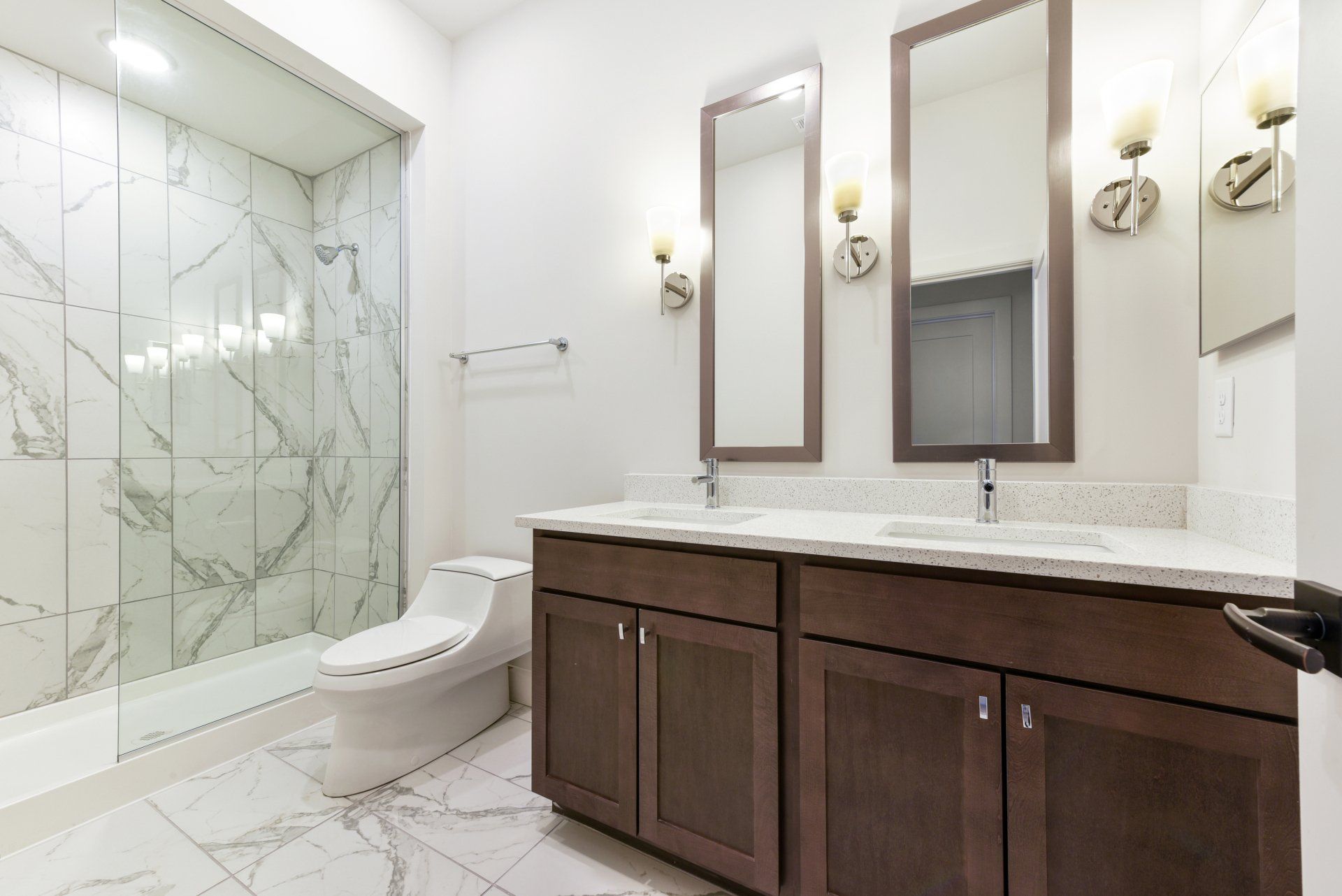 Peake Apartments Bathroom Photo