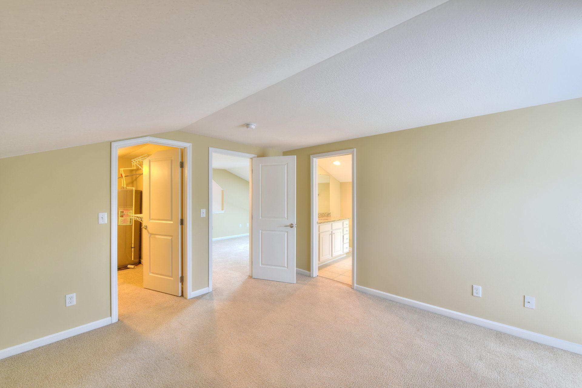 Concord Square Room Photo